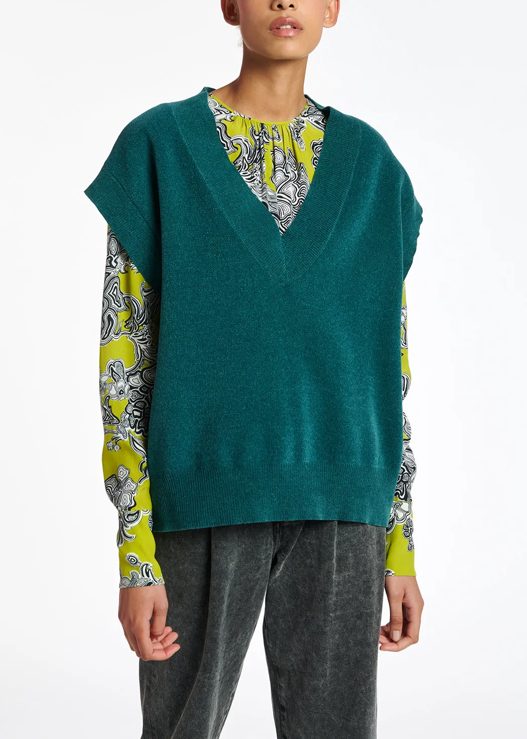 Blue V-neck short-sleeved sweater