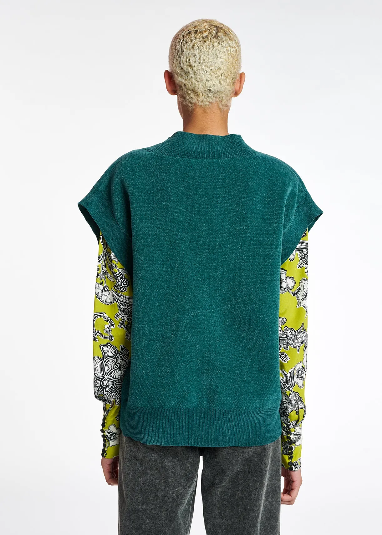 Blue V-neck short-sleeved sweater