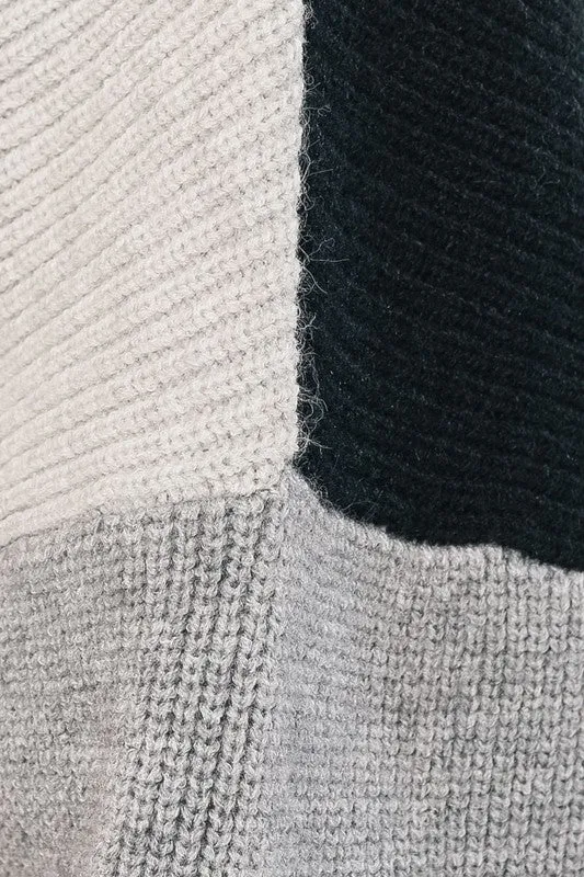 COLOR BLOCK OVERSIZED SWEATER
