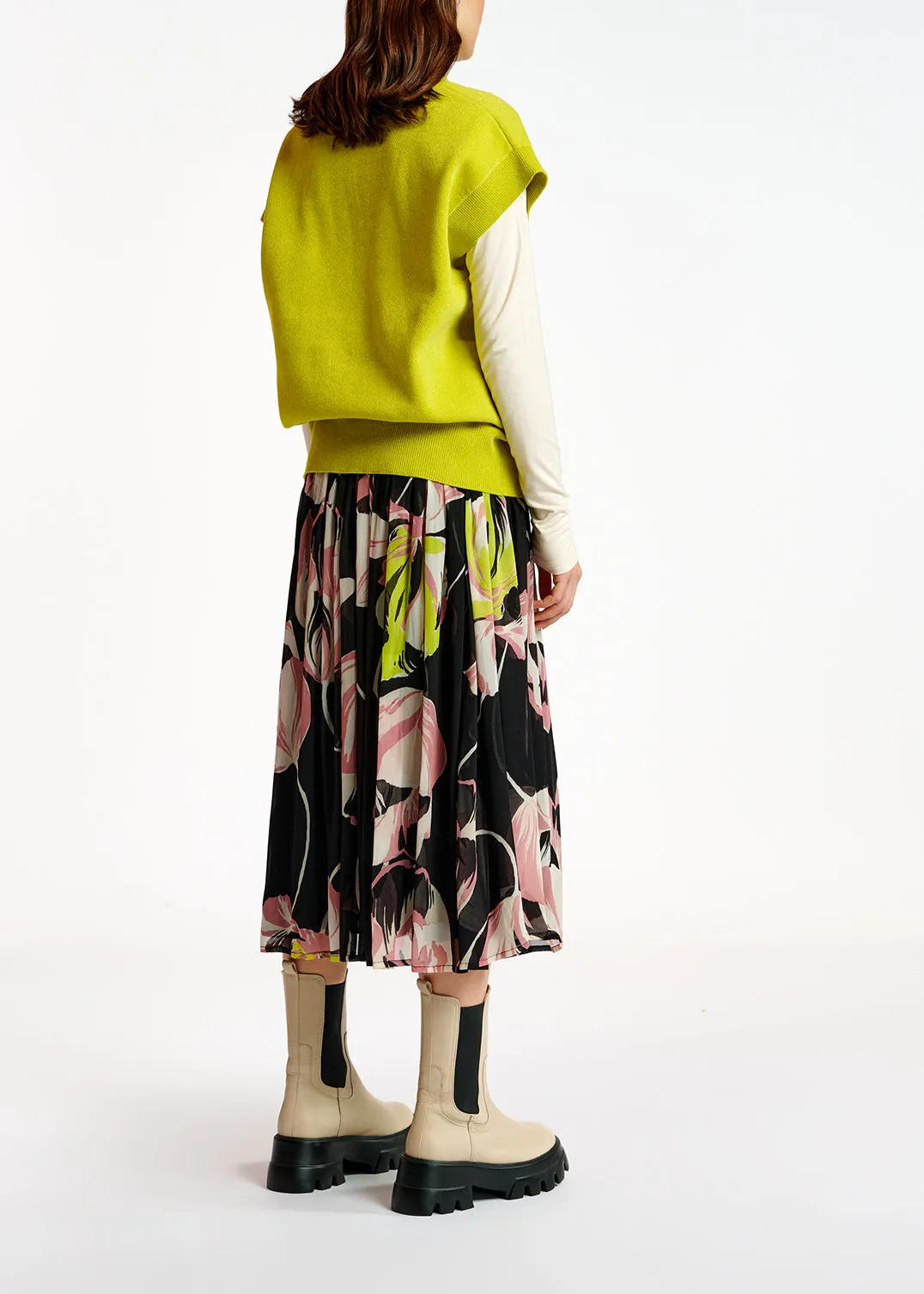 Lime green V-neck short-sleeved sweater
