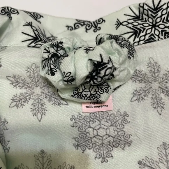 NWOT Victoria’s Secret Cotton Pajamas Scrunchie Set Women’s Size XL Snowflake