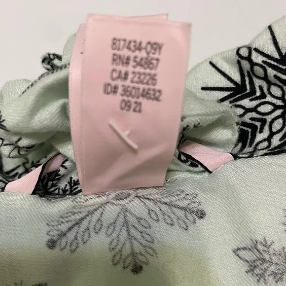 NWOT Victoria’s Secret Cotton Pajamas Scrunchie Set Women’s Size XL Snowflake
