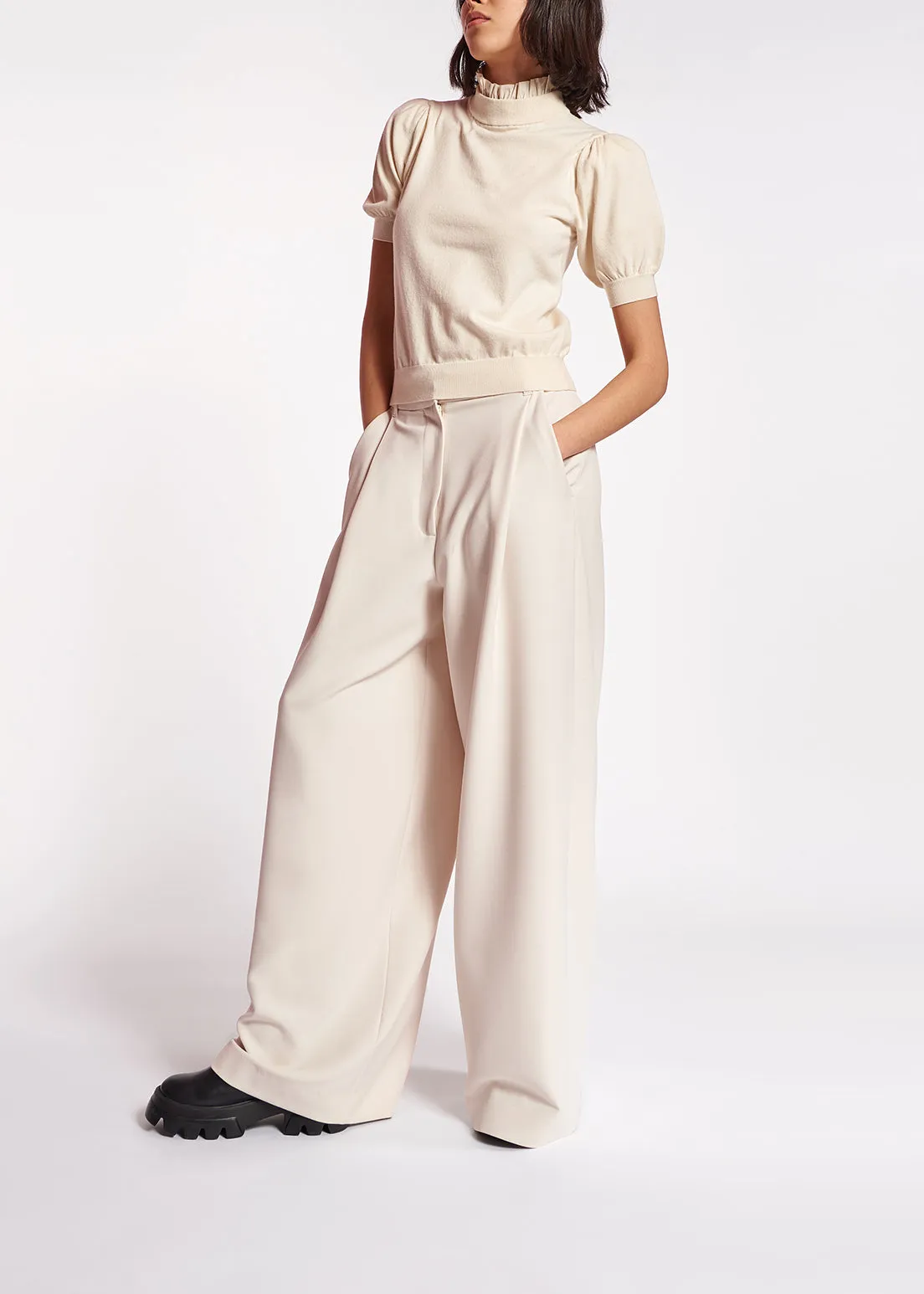 Off-white short-sleeved sweater with stand-up collar