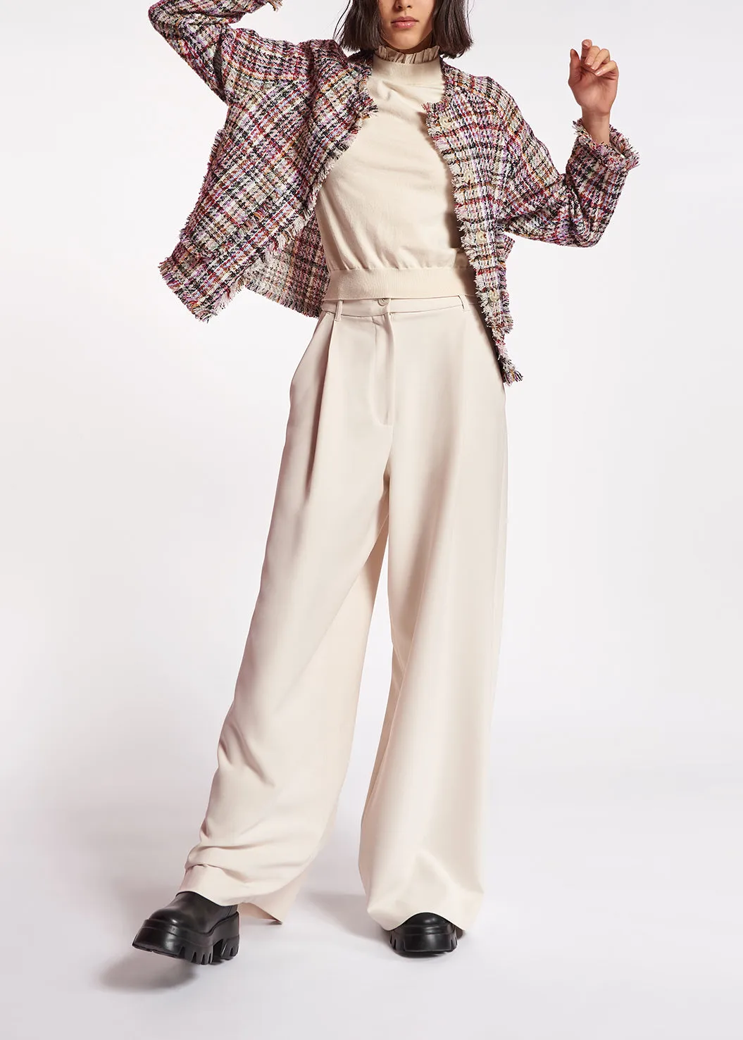 Off-white short-sleeved sweater with stand-up collar
