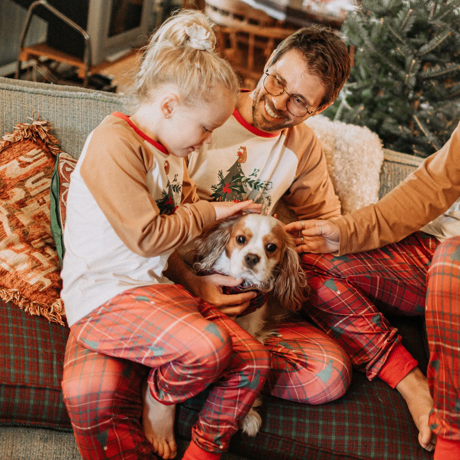 Pantalon de pyjama des Fêtes rouge à motifs en polyester brossé, adulte || Brushed polyester holiday red patterned pajamas pants, adult