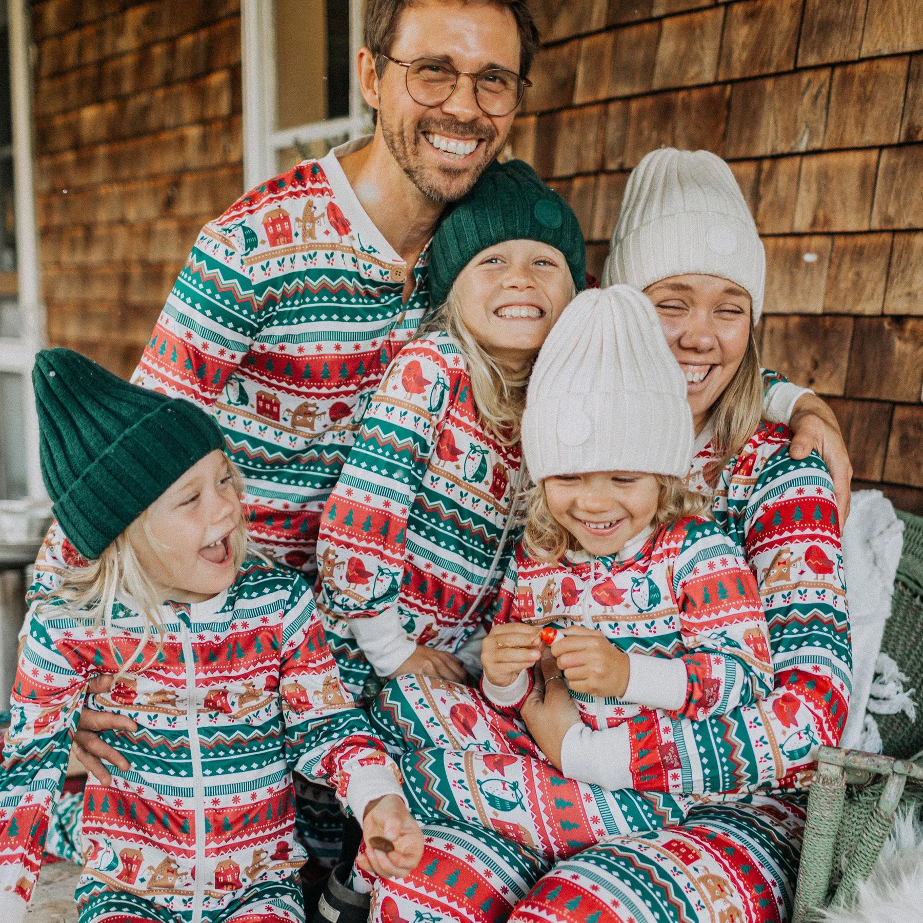 Pyjama une-pièce rouge à motifs des Fêtes, adulte || Red patterned one-piece Holidays pajamas, adult