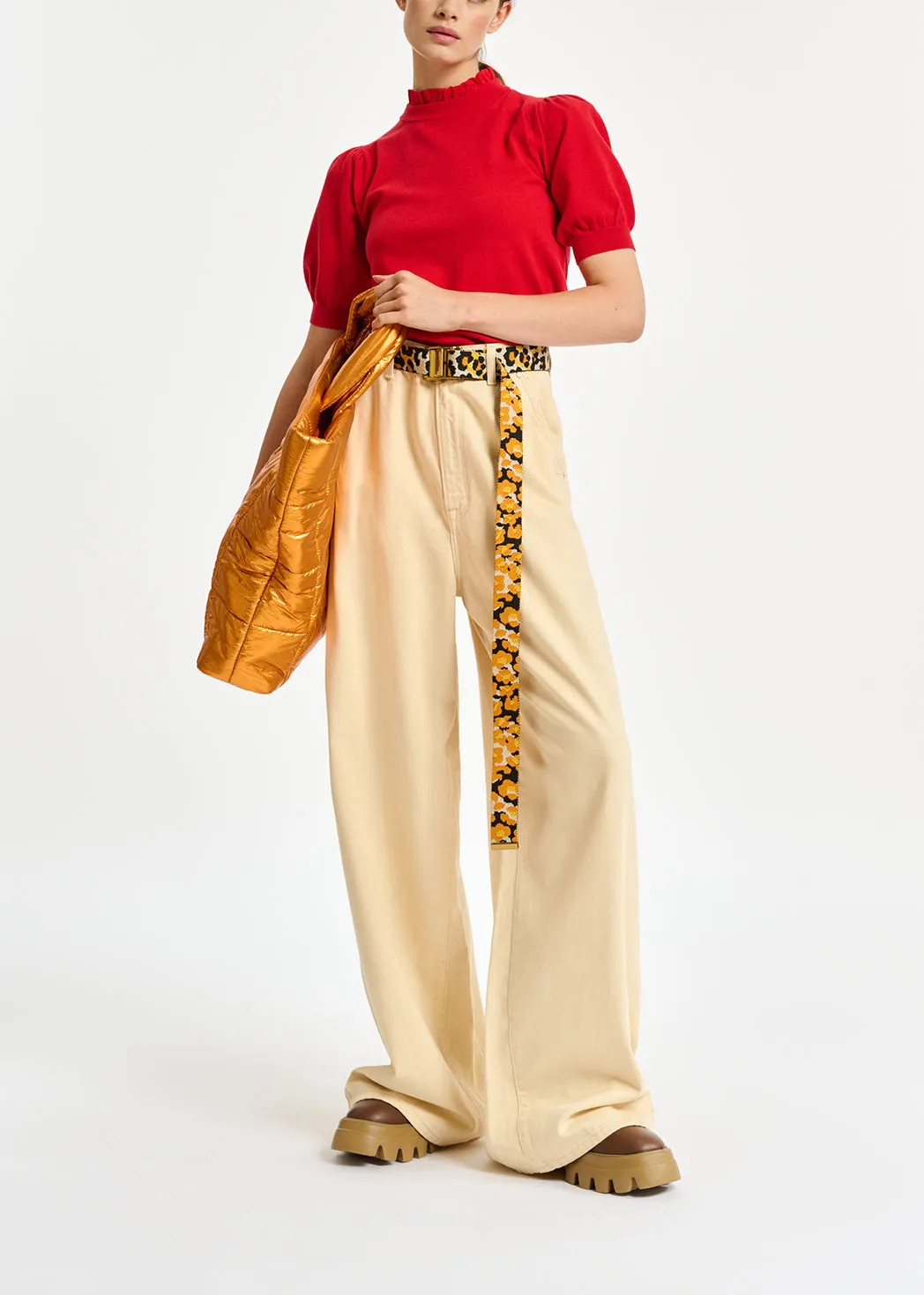 Red short-sleeved sweater with stand-up collar