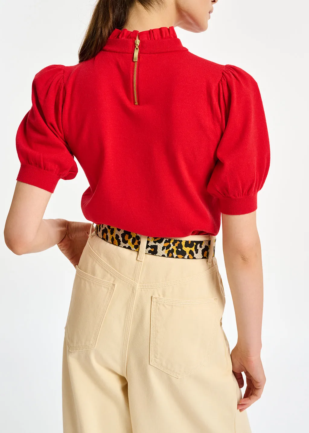Red short-sleeved sweater with stand-up collar