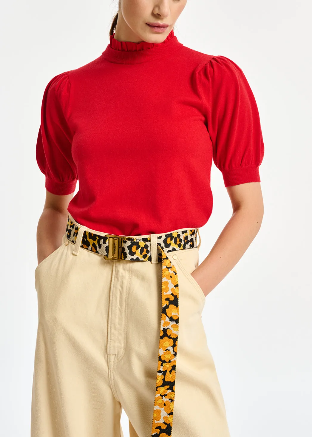 Red short-sleeved sweater with stand-up collar