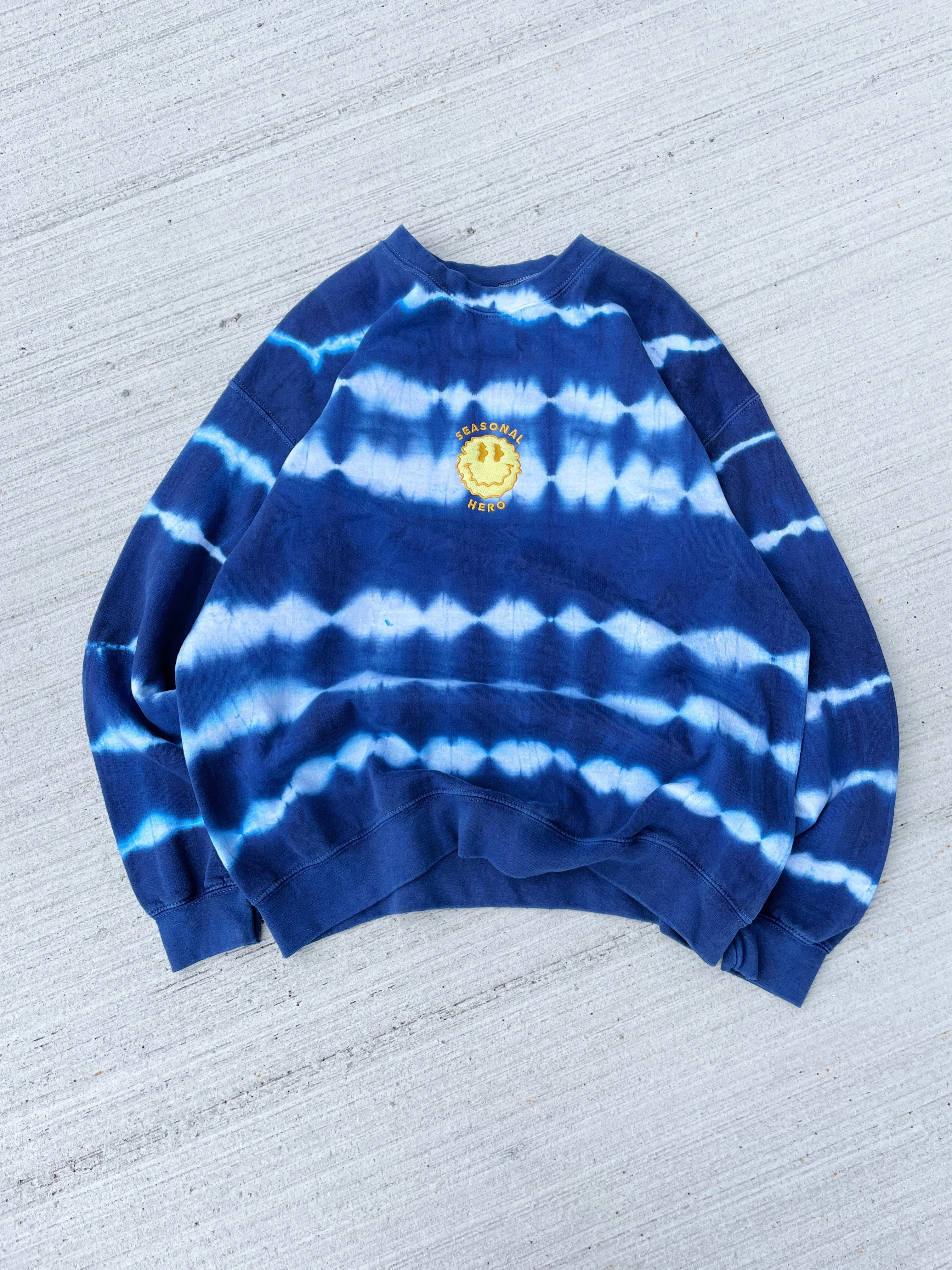 Seasonal Hero 'Trippy Smiler' Tie Dye Washed Sweater - Navy & White