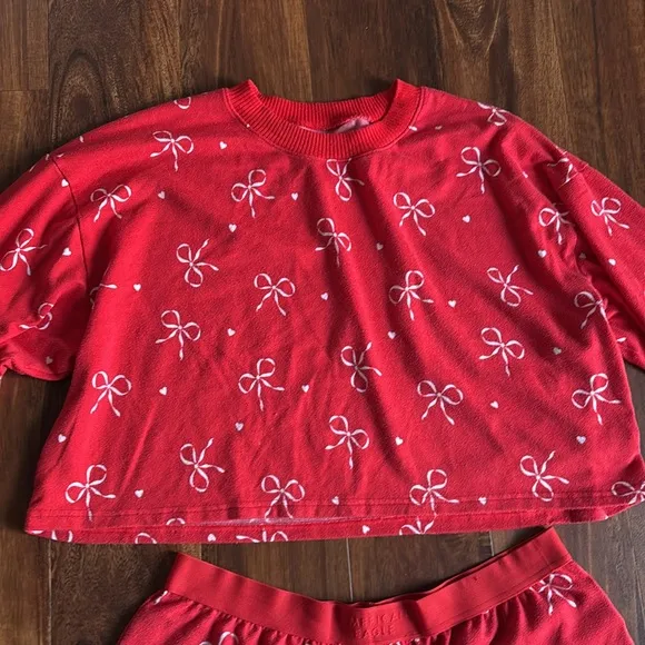 Set of 2 American Eagle Women’s Pajamas size XL Soft flannel Red Bows &amp; Snoopy