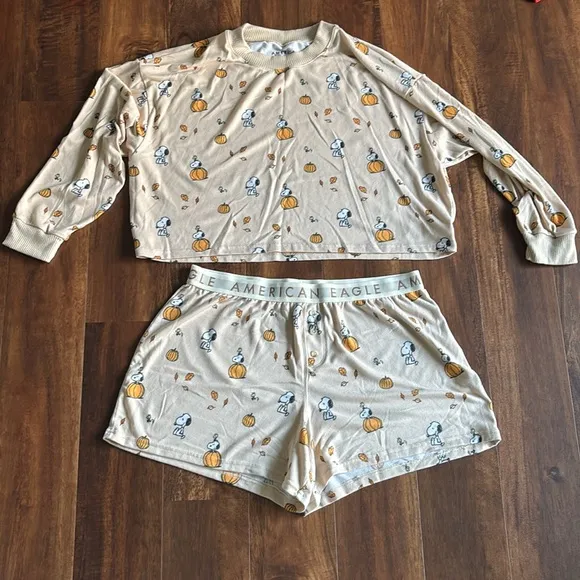 Set of 2 American Eagle Women’s Pajamas size XL Soft flannel Red Bows &amp; Snoopy