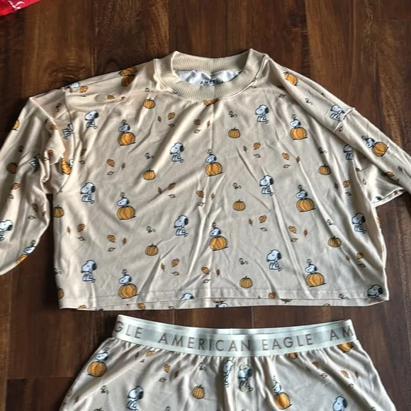 Set of 2 American Eagle Women’s Pajamas size XL Soft flannel Red Bows &amp; Snoopy