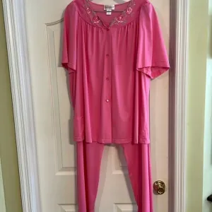 Shadowline pajamas, pink, embroidered neckline. Size 42-New-no tags