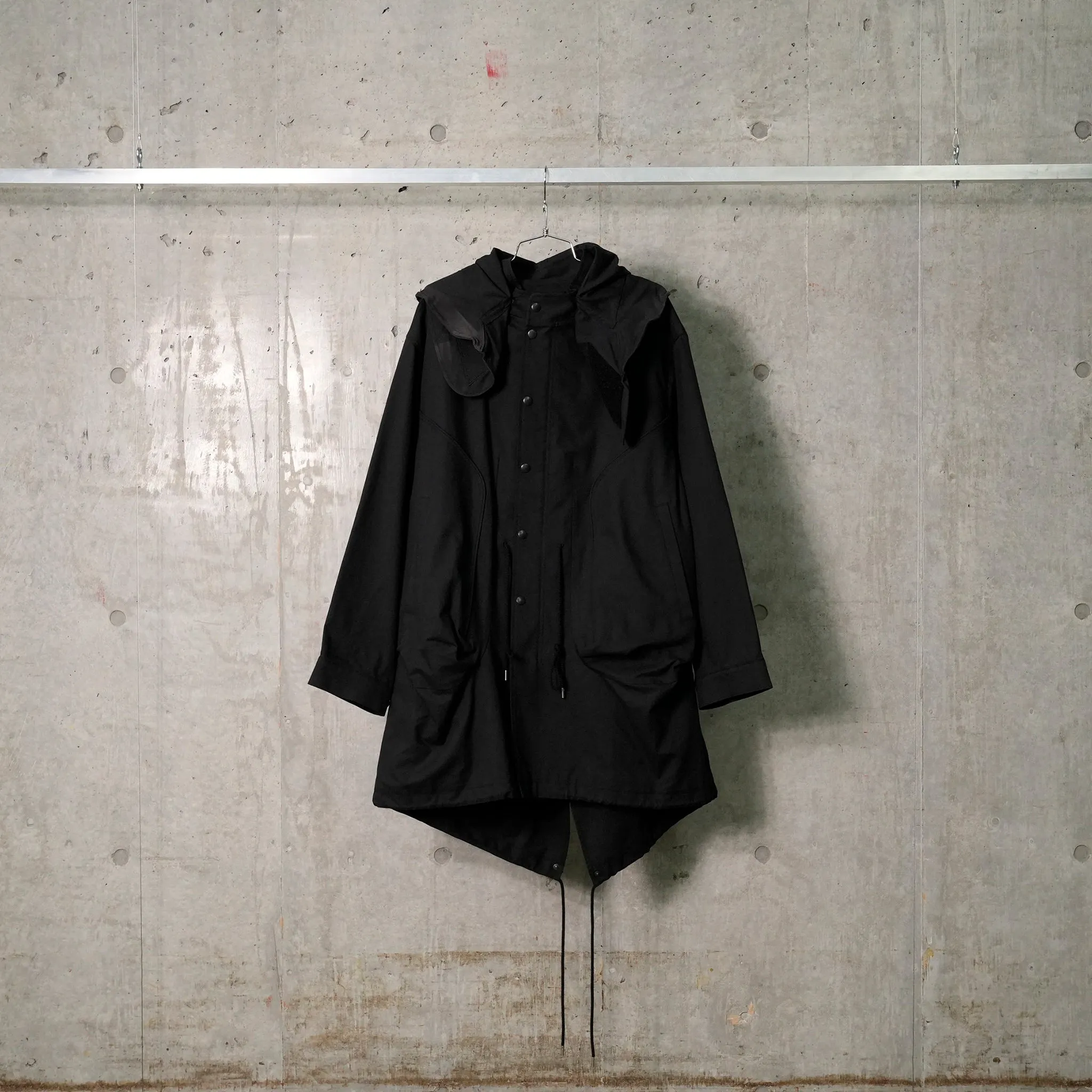 SUN-BLEACHED FISHTAIL COAT / BLACK