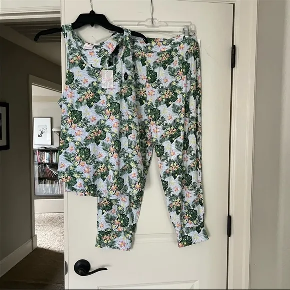 Super Cute Tommy Bahama Tropical PJs large top medium bottoms