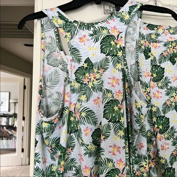 Super Cute Tommy Bahama Tropical PJs large top medium bottoms
