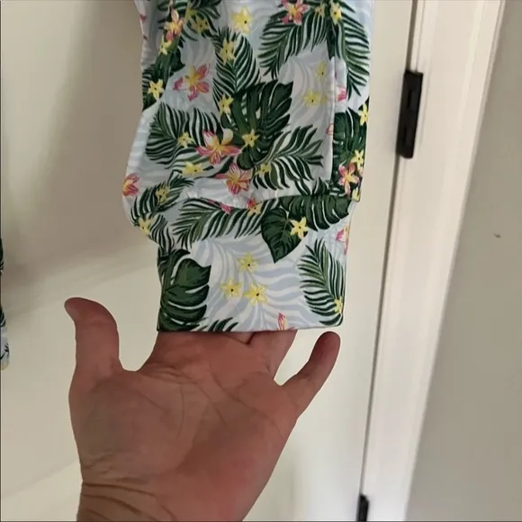Super Cute Tommy Bahama Tropical PJs large top medium bottoms
