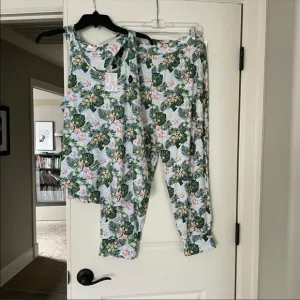 Super Cute Tommy Bahama Tropical PJs large top medium bottoms