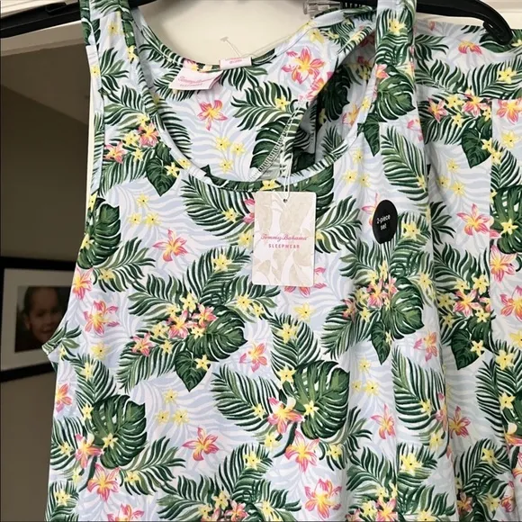 Super Cute Tommy Bahama Tropical PJs large top medium bottoms