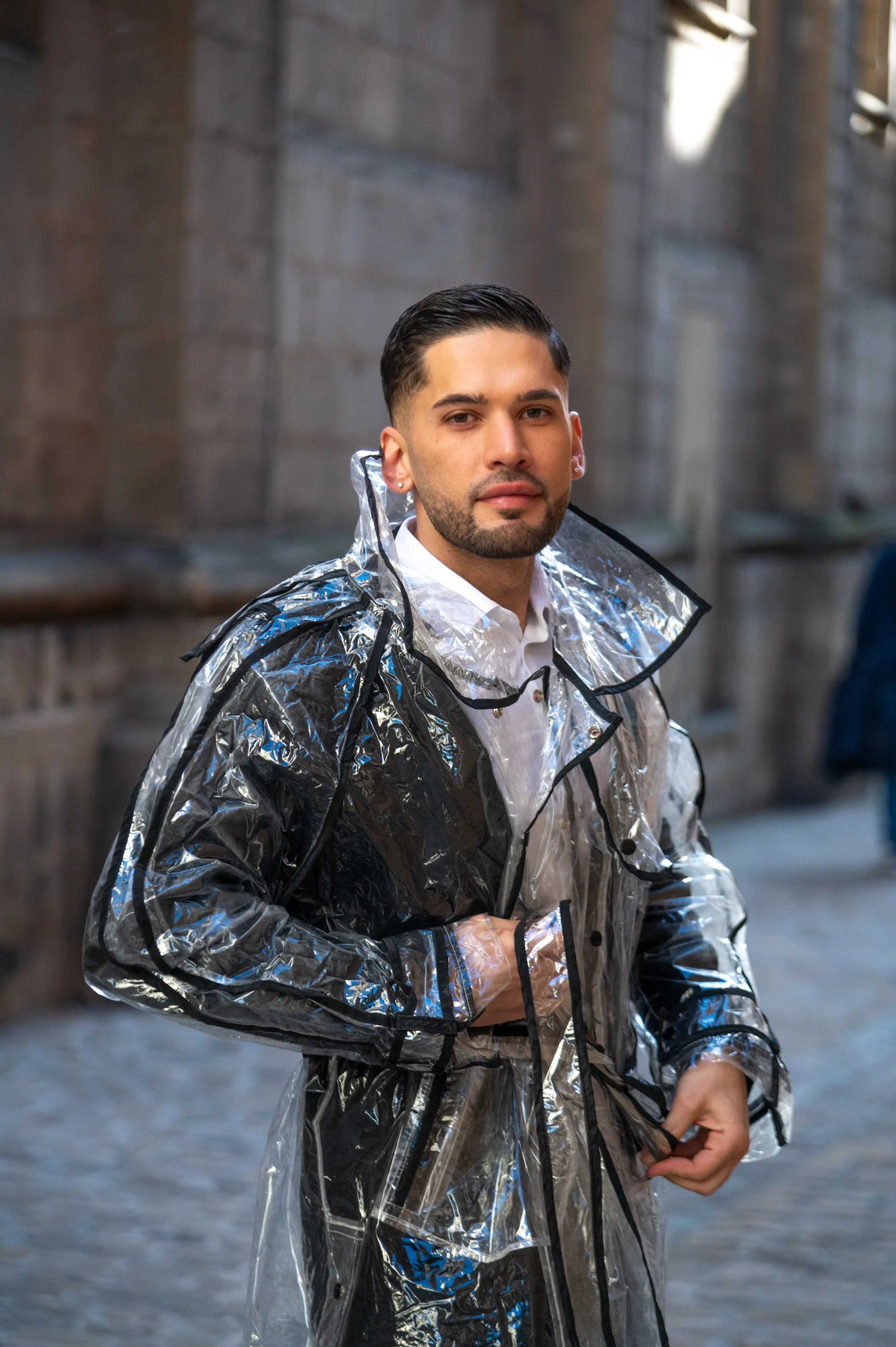 Trench coat. Transparent Black.