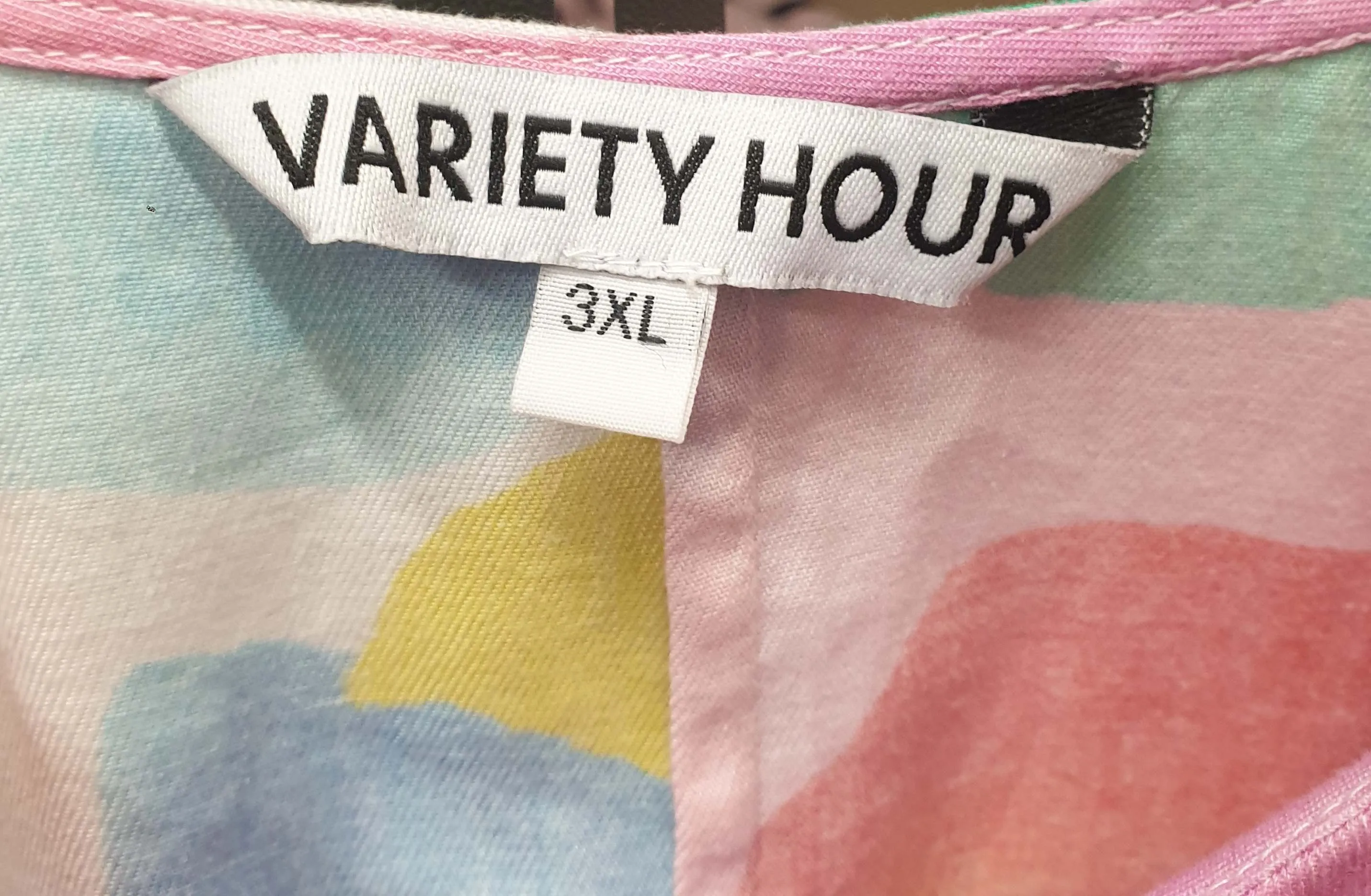 Variety Hour cropped short sleeve top size 3XL (multiple faults)