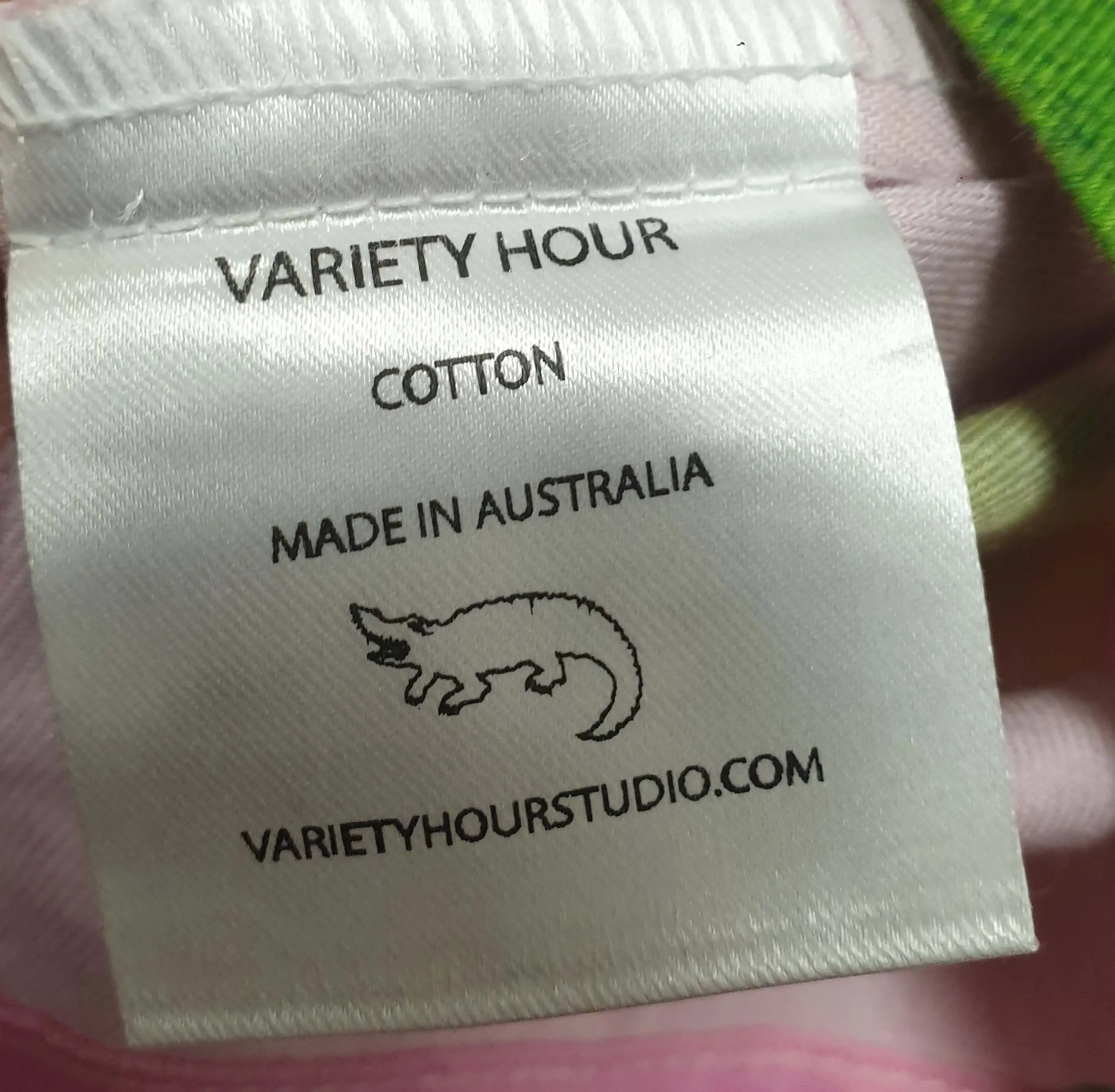 Variety Hour cropped short sleeve top size 3XL (multiple faults)