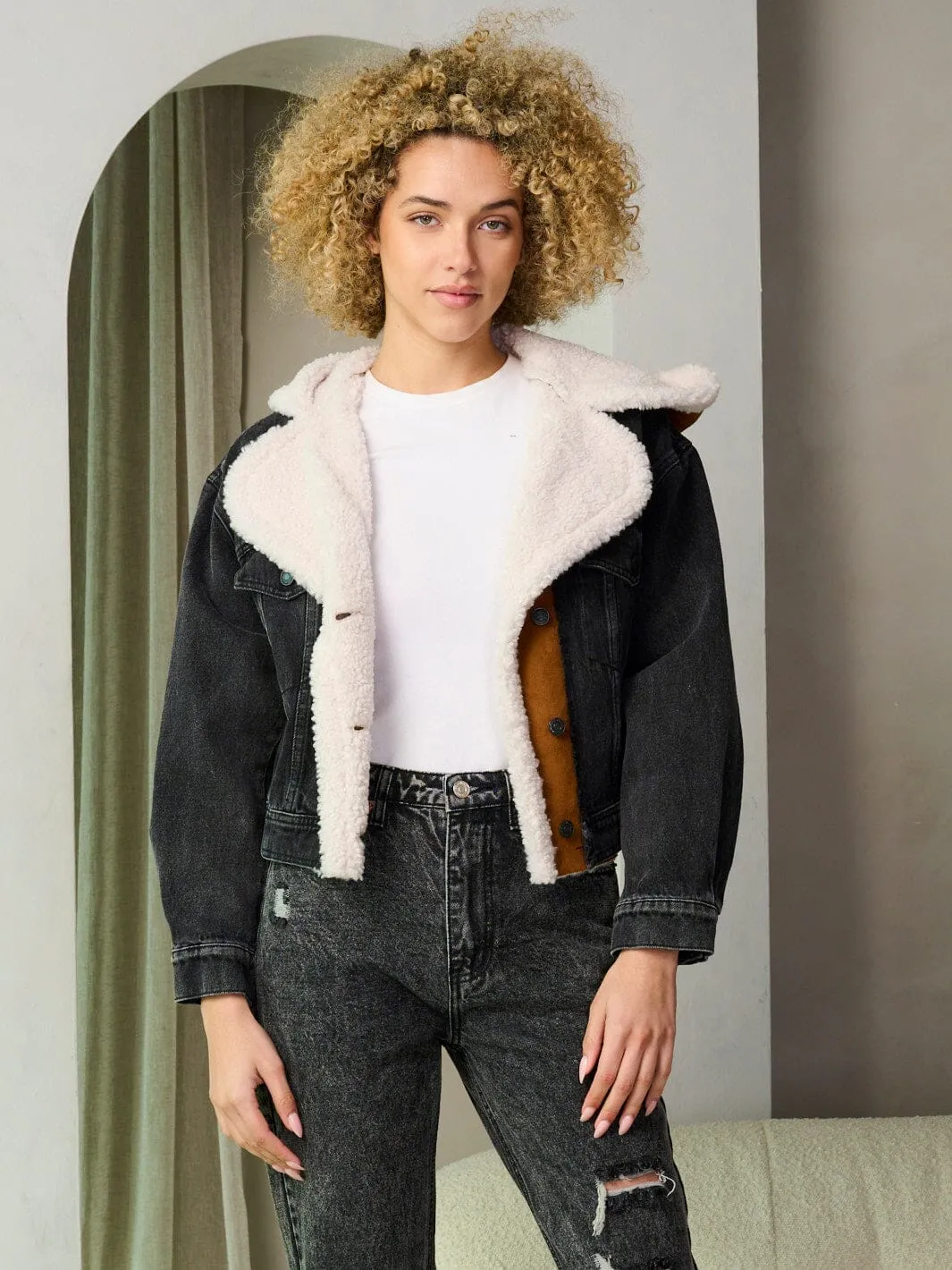 WOMEN'S LONG SLEEVE BUTTON CLOSURE HOODED SHERPA JACKET