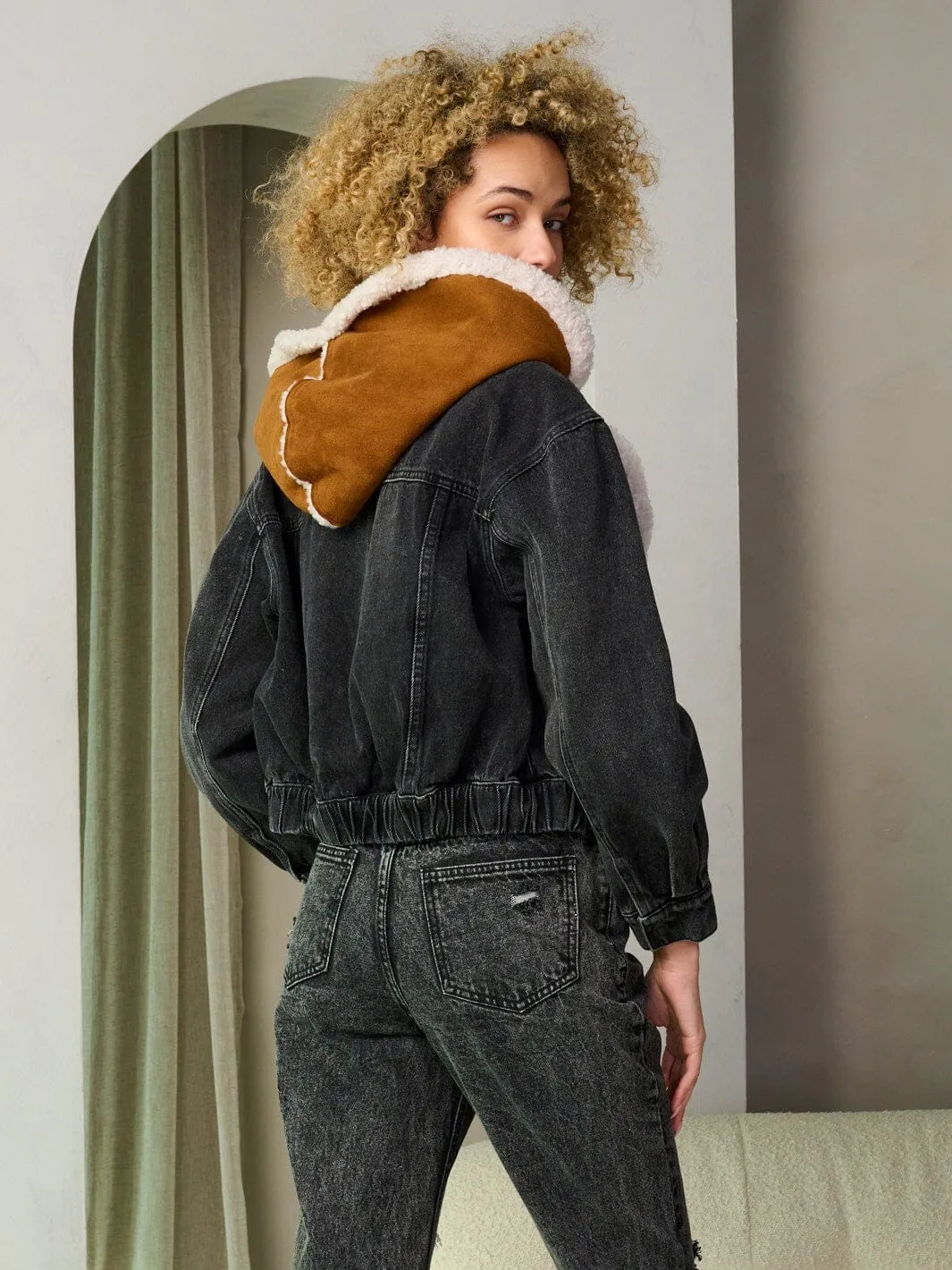 WOMEN'S LONG SLEEVE BUTTON CLOSURE HOODED SHERPA JACKET